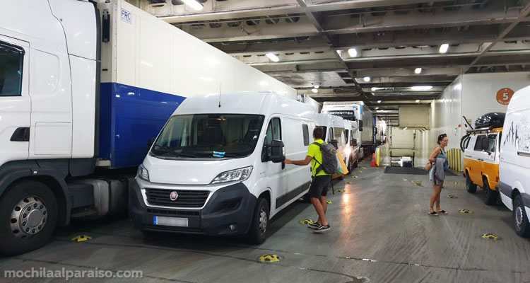 Camper en el ferry de Barcelona a Cerdeña