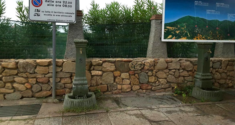 Fuente de agua potable en Cerdeña