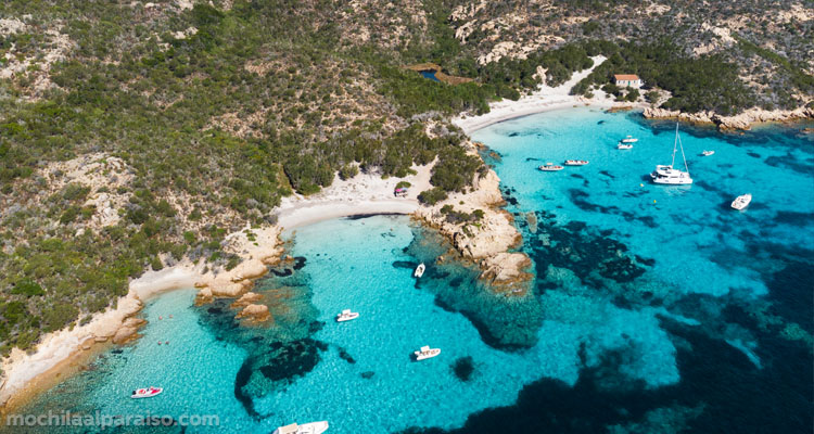 Isola Spargi en el archipiélago de La Maddalena en Cerdeña