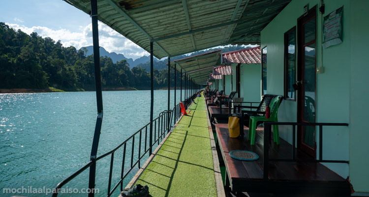 Noche en el lago de Khao Sok