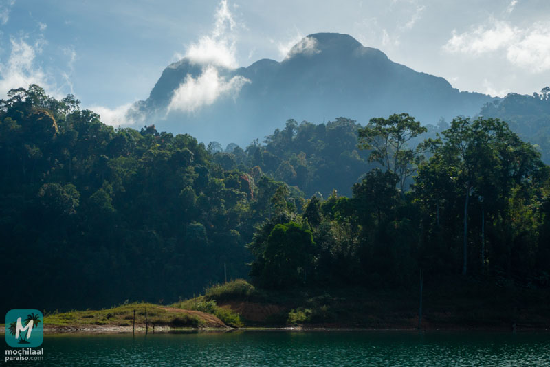 Noche en el lago de Khao Sok