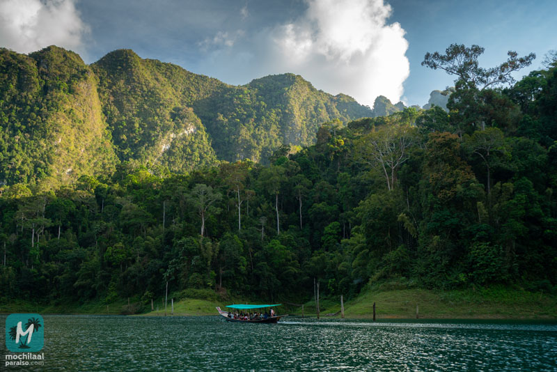 Noche en el lago de Khao Sok