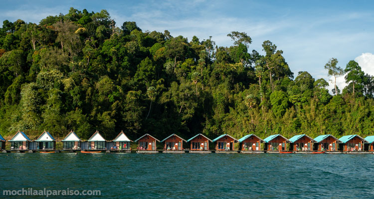 Noche en el lago de Khao Sok