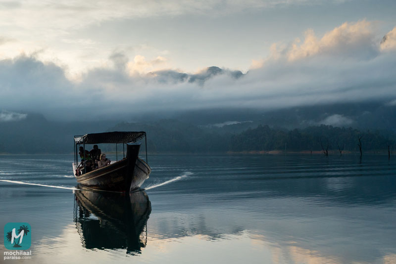 Noche en el lago de Khao Sok
