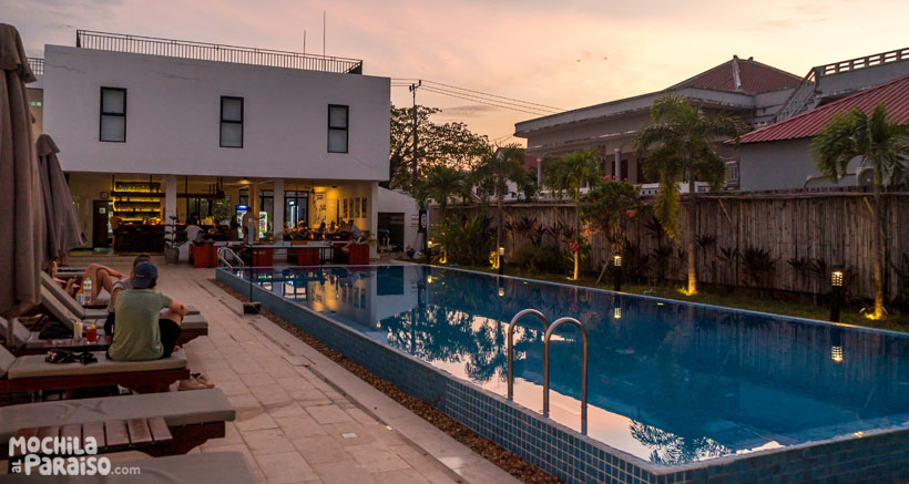 Hotel con piscina en Kampot y cangrejos azules de Kep